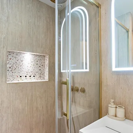 Sunny Flat St Tropez - By Maisons De Charloc Homes